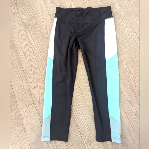 Express Stretch Workout Exercise 3/4 length pants with reflective stripe - Small - Picture 3 of 5